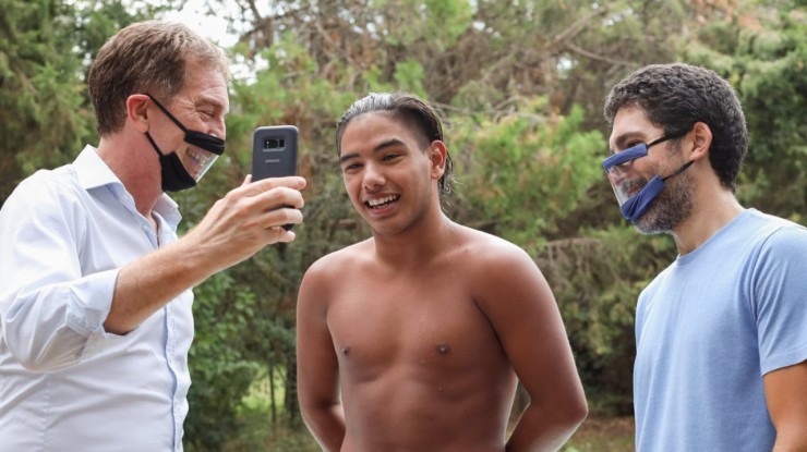 Alaniz y Santilli visitaron al nadador varelense Sebastián Galleguillo